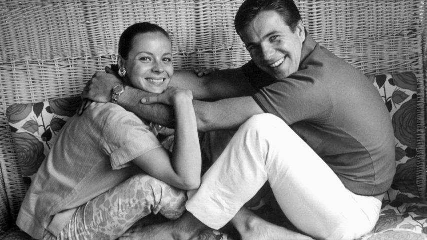 George war von 1966 bis 1976 mit der österreichischen Schauspielerin Loni von Friedl verheiratet.