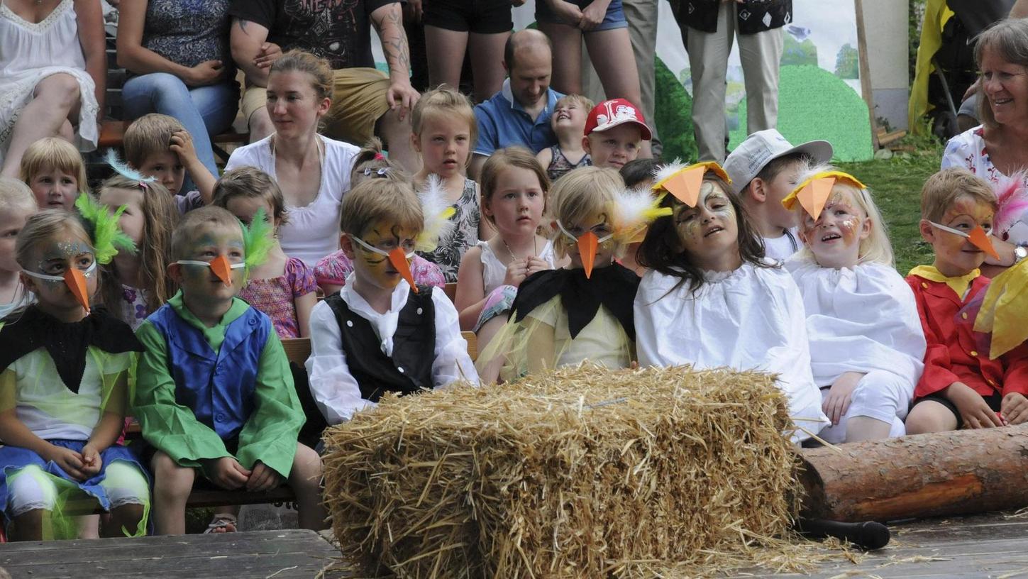 Holzheim: Esel und singende Vögel besuchten Kindergarten
