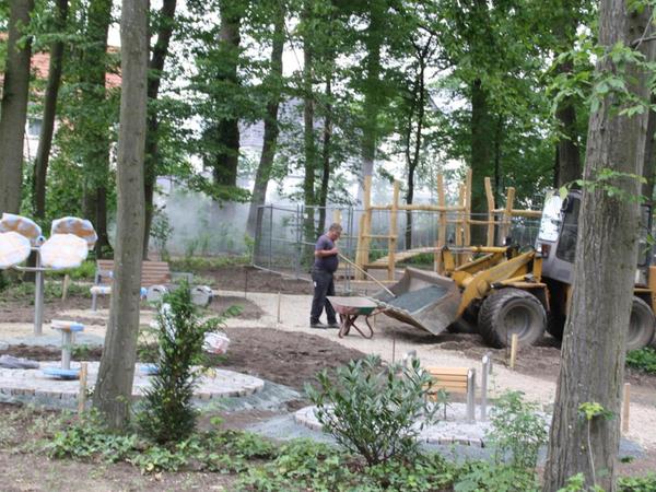 Die Arbeiten am Schlossgarten in Weisendorf gehen  voran