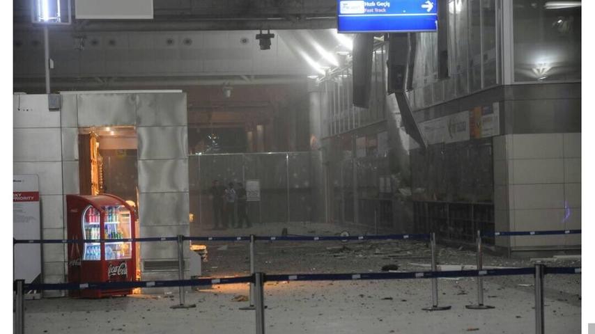 Der Innenraum des Flughafens glich einem Trümmerfeld.