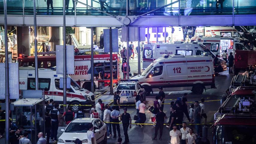 Terroristen richten Blutbad am Istanbuler Flughafen an