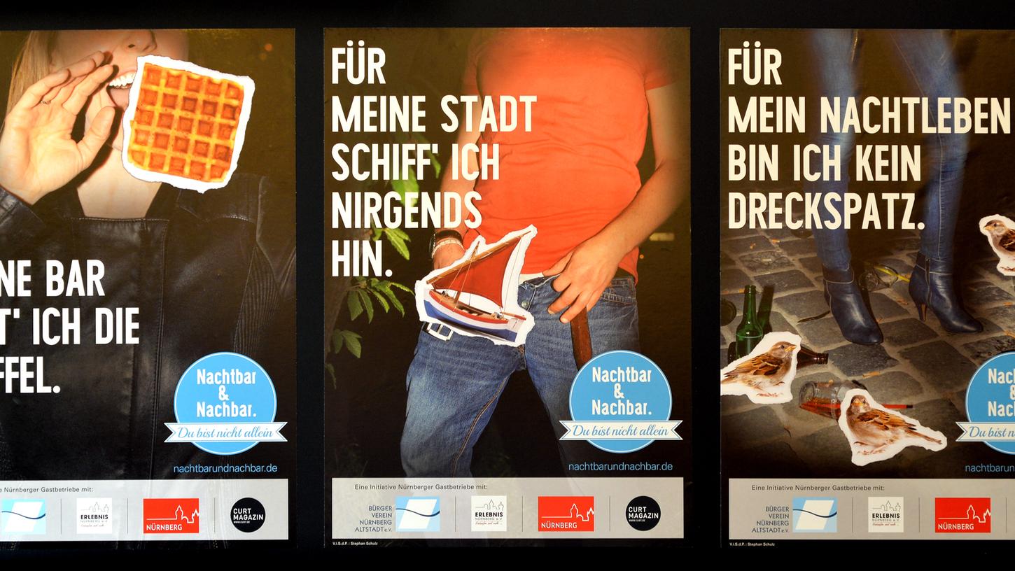 Mit diesen Plakaten werben Kneipen und Anwohner in der Altstadt für gegenseitige Toleranz.