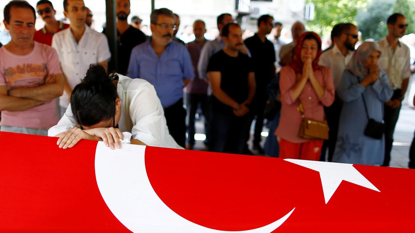 Bei dem Terrorangriff auf den Atatürk-Flughafen hatten drei Selbstmordattentäter Dutzende Menschen mit in den Tod gerissen und 239 verletzt.