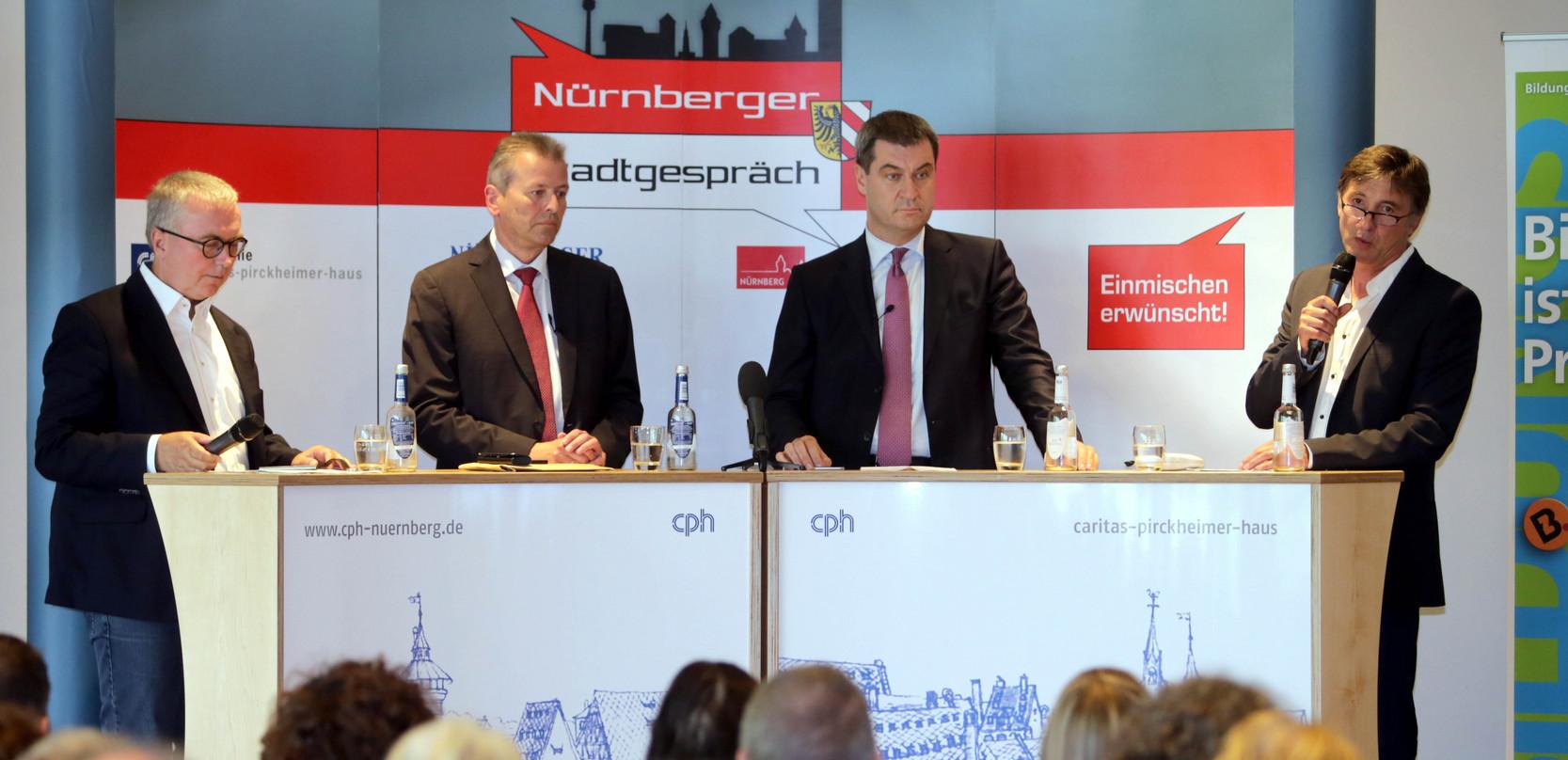 Oberbürgermeister Ulrich Maly und Finanzminister Markus Söder diskutieren über die Integration von Flüchtlingen.