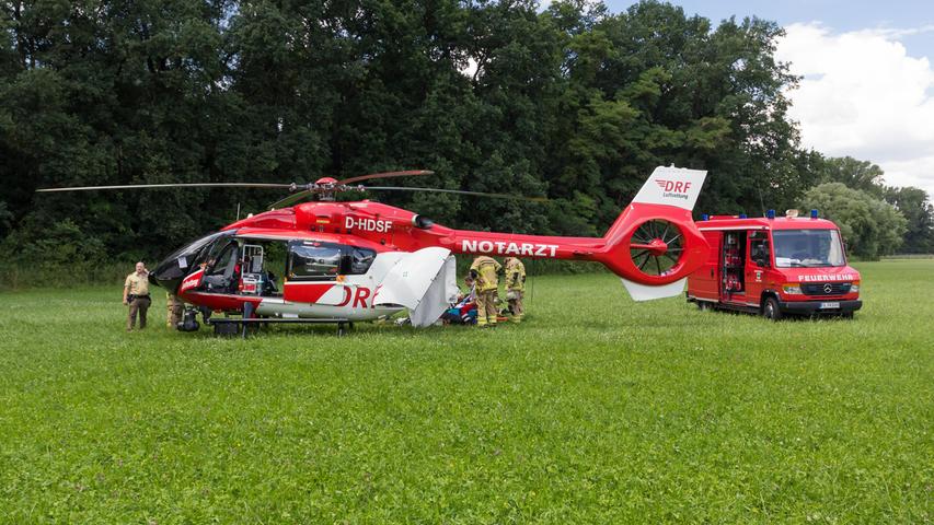 Ein 34-Jähriger stürzte am Freitagmittag in Fürth bei Baumfällarbeiten 17 Meter in die Tiefe und wurde mit schweren Verletzungen mit einem Rettungshubschrauber in ein Krankenhaus gebracht.