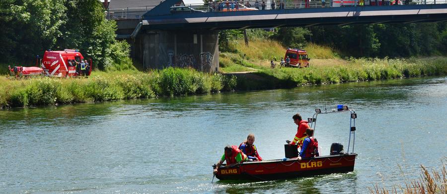 Großeinsatz am Kanal: Fiel jemand bei Möhrendorf ins Wasser?