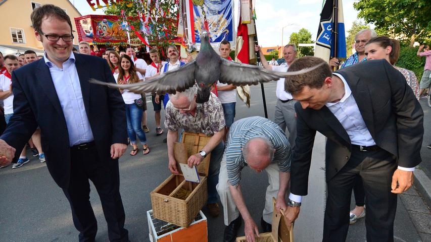Erlangen-Bruck feiert Kerwa mit Tauben, Tracht und tollem Essen