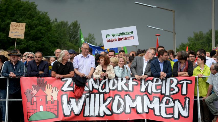 FOTO: Hans-Joachim Winckler DATUM: 2.7.2016..MOTIV: Demo gegen  Neonazi-Aufmarsch zur ZAE in Zirndorf