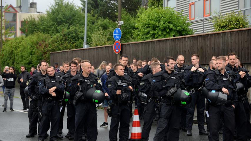 FOTO: Hans-Joachim Winckler DATUM: 2.7.2016..MOTIV: Demo gegen  Neonazi-Aufmarsch zur ZAE in Zirndorf