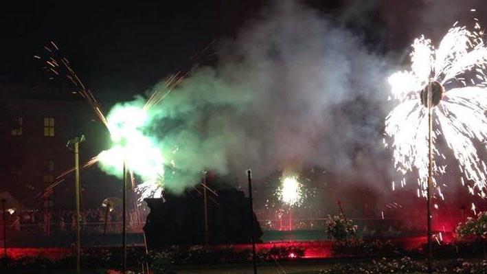 Geht es nach Nürnbergs Oberbürgermeister Marcus König, dann soll es so ein Feuerwerk auch dieses Silvester in der Stadt nicht geben.
Geht es nach Nürnbergs Oberbürgermeister Marcus König, dann soll es so ein Feuerwerk auch dieses Silvester in der Stadt nicht geben.