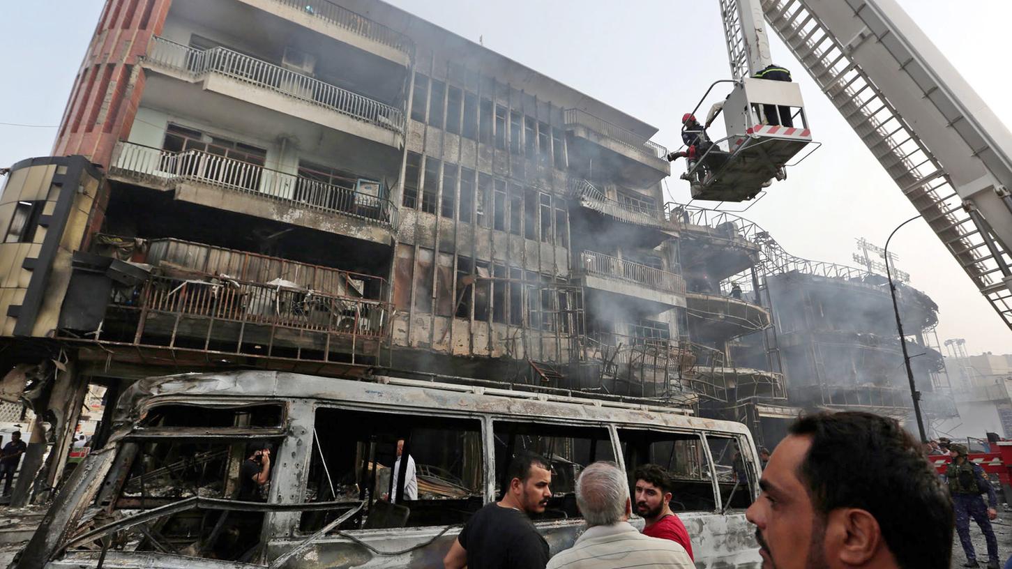 Die Autobombe explodierte am frühen Sonntagmorgen nur wenige Tage vor dem Ende des islamischen Fastenmonats Ramadan in einem beliebten Einkaufsviertel