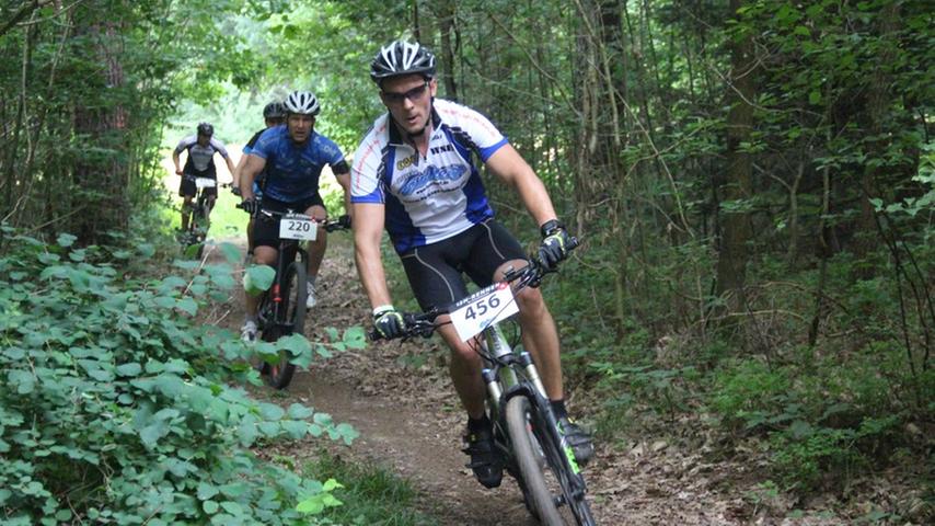Über Stock und Stein: 12 Stunden-Mountainbike-Rennen in Schnaittach