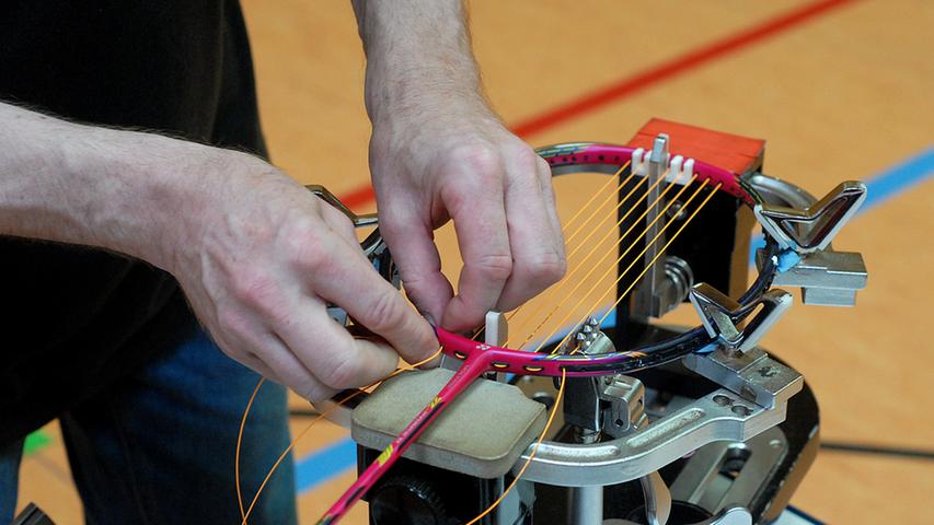 Fliegende Federbälle in hitziger Halle: Badminton in Erlangen