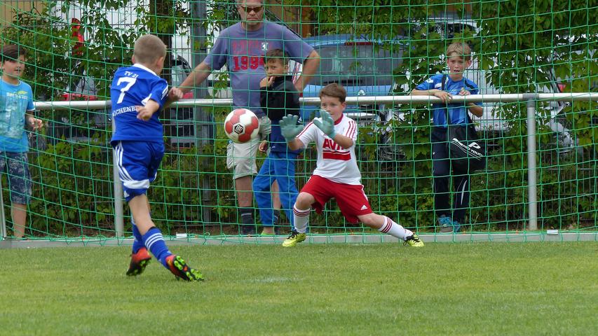 Die F- und E-Jugendlichen zeigten  beim 15. Sparkassen-Cup beim TSV Georgensgmünd nicht nur tollen, sondern vor allem fairen Sport mit schönen Toren und Spaß am Spiel. Den einen oder anderen Trick gab es ebenfalls zu sehen.