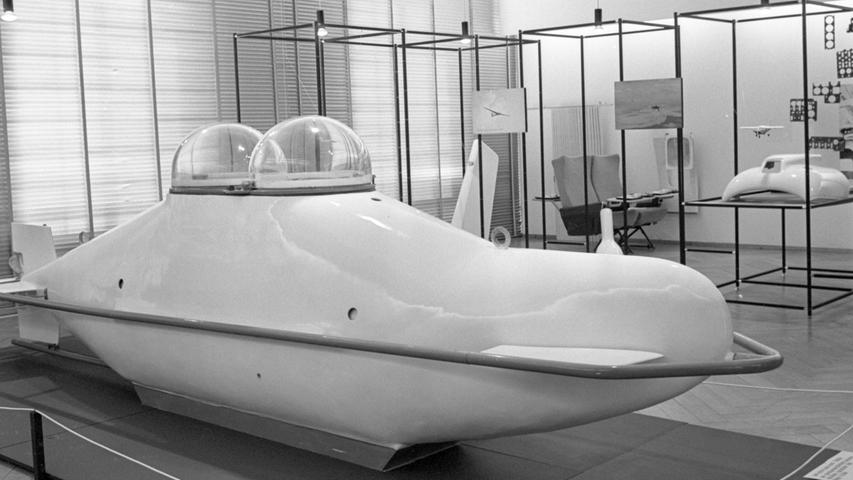 Der "Tigerhai" plus "Käsglocken" als Ausguck ganz aus Kunststoff. Dieses Modell gilt als eines der Prunkstücke in der Ausstellung in der Landesgewerbeanstalt.  Hier geht es zum Artikel vom 7. Juli 1966: Lauter neue Chancen.
