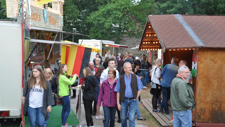 Erstmals hat die Höchstadter Kirchweih im Engelgarten stattgefunden. Fünf Tage lang wurde gefeiert, es gab ein tägliches Programm für die Kinder, einen Familiennachmittag und jede Menge Musik.