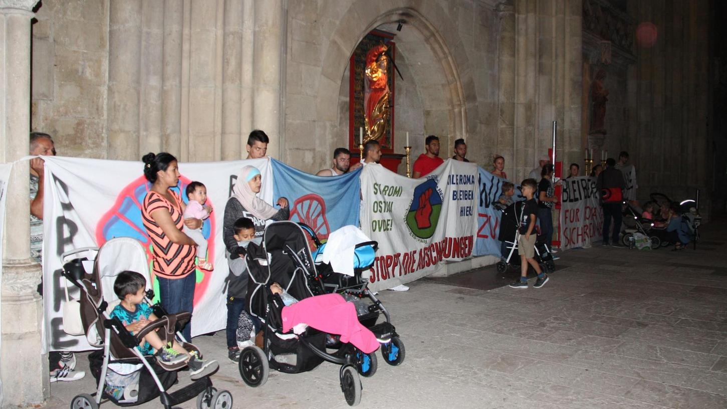 Roma-Familien erhalten Kirchenasyl im Regensburger Dom  