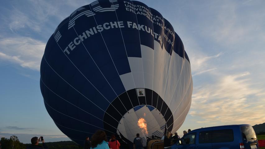 Der Ballon umfasst ein Volumen von 3000 Kubikmeter Luft und wird dadurch mehr als 20 Meter hoch.