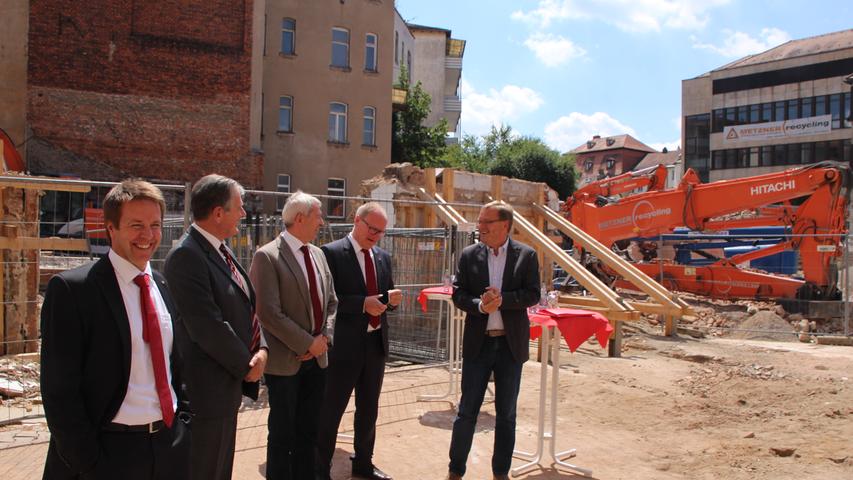 Durch das große Bauvorhaben der Sparkasse werde die Bamberger Innenstadt enorm aufgewertet, so Oberbürgermeister Andreas Starke (rechts).