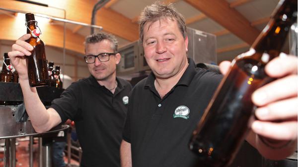 Bio Zwickerla Dunkel: Einer der neuesten Streiche aus der fränkischen Brauerei mit der größten Erfolgsgeschicht der letzten 25 Jahre. Roland und Oswald Kundmüller setzten jetzt auf urige Bio-Biere, besonders in der dunklen Variante ein Genuss!