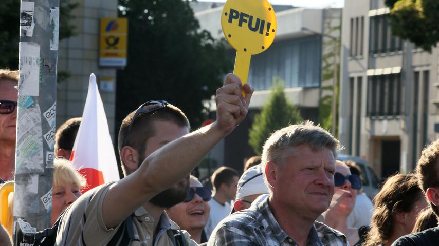 Protest gegen Pegida in Fürth: 600 Gegendemonstranten standen 40  Pegida-Anhängern gegenüber.