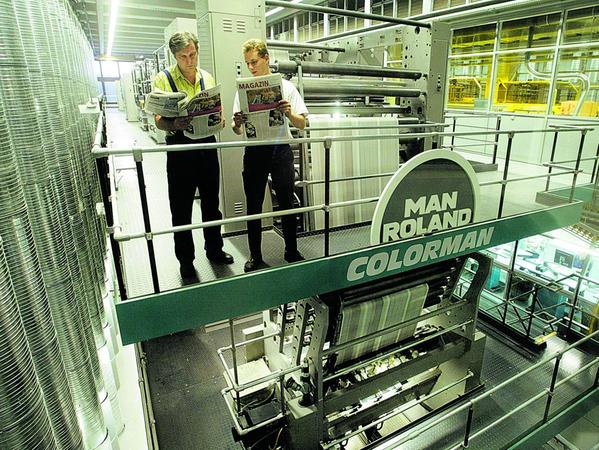 Heute wird die Zeitung aus großen Maschinen im Druckhaus Nürnberg gedruckt.