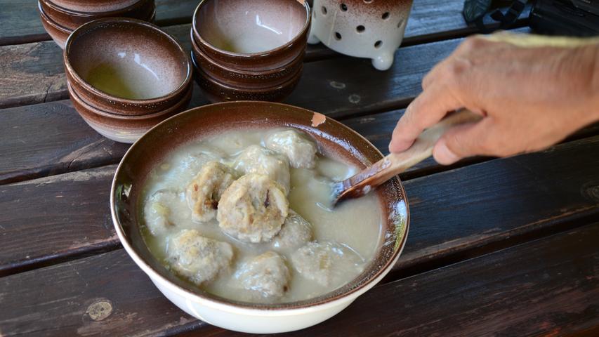 So sieht eine traditionelle Kaekid-Suppe aus.