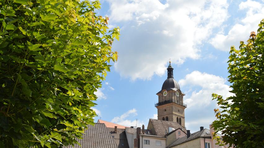 1442 ist der romanische Kirchturm im Herzen Auerbachs gebaut worden. Bis 1950 wohnte der Türmer  direkt unter der Spitze in einer Zwei-Zimmer-Wohnung. Heute kommt nur noch der Mesner Anton Lord ab und an die 61,5 Meter bis ganz nach oben. Ein Rundgang durch das wieder sanierte Wahrzeichen.