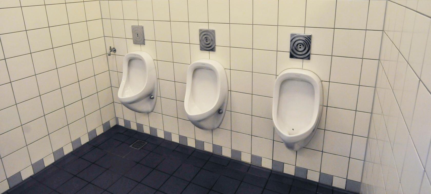 Nickerchen auf der Toilette? Das sieht die Stadt Nürnberg nicht so gerne - und wird deswegen ihre Satzung ändern.