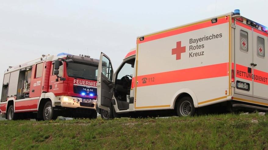 Nach einem schweren Unfall bei Elpersdorf im Kreis Ansbach, schwebt eine 64-jährige Frau in Lebensgefahr. (Symbolbild)
