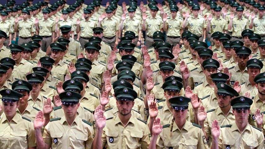 1165 neue Polizisten in Nürnberg vereidigt