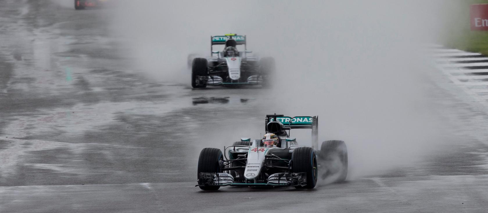 Ob Regen oder nicht: Lewis Hamilton möchte auf dem Hockenheimring wieder vor seinem Stallrivalen Nico Rosberg liegen.