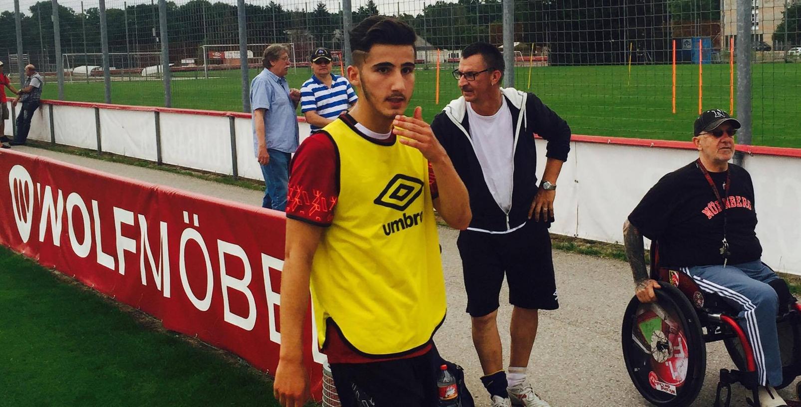 Machte sich am Dienstag mit den Trainingsbedingungen  beim 1. FC Nürnberg vertraut:  Zachary Hadji.