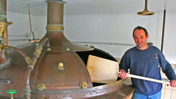 Rotbier: Ein fränkischer Klassiker seit Jahrhunderten, hier ohne Schnick und Schnack seit vielen Generationen auf den Punkt gebraut. Kleiner Wermutstropfen: Sie müssen sich das Bier selbst abholen – aber es lohnt sich!