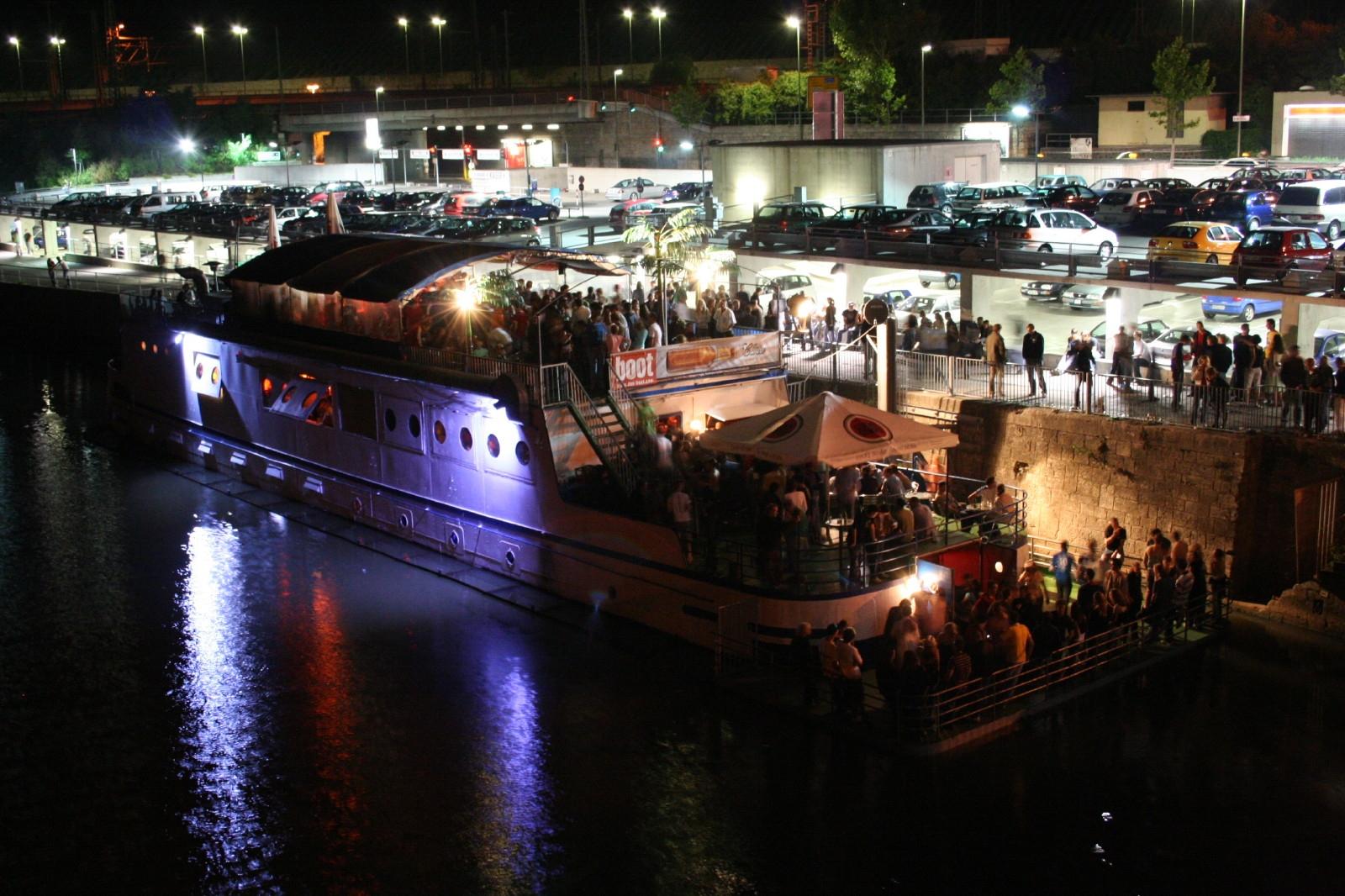 Bis heute findet man "Das Boot" im Würzburger Hafen.