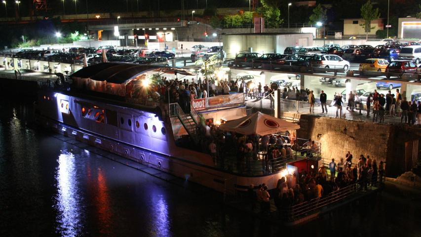 Bis heute findet man "Das Boot" im Würzburger Hafen.