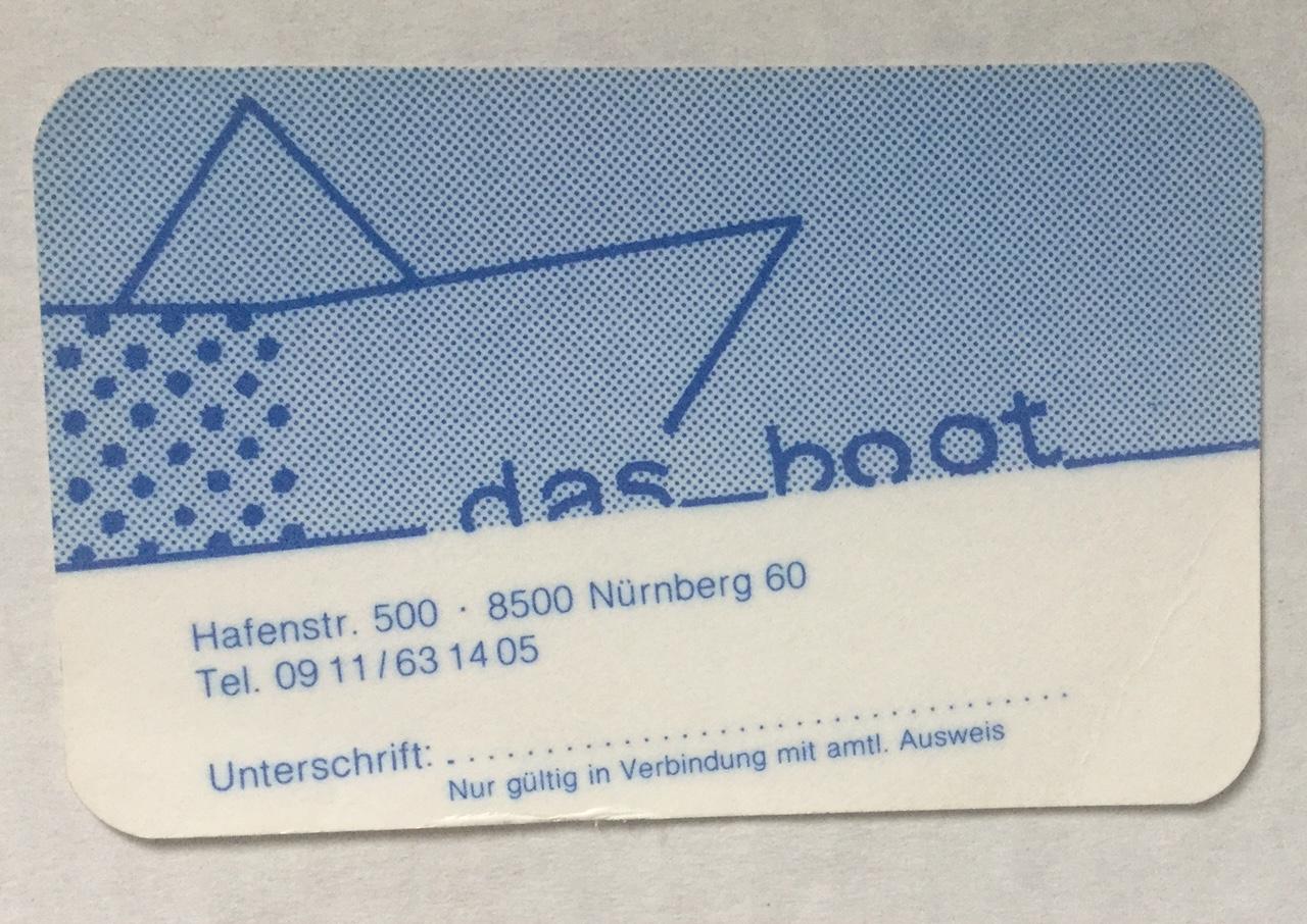 Wer im Besitz einer Club-Karte (nein, nicht für den 1. FCN) war, der kam immer rein - egal wie lang die Schlange vor der Tür war. Küsschen oder Händedruck für den Türsteher und die Türen gingen wieder zu. Sehr zum Ärger der Schlangestehenden.