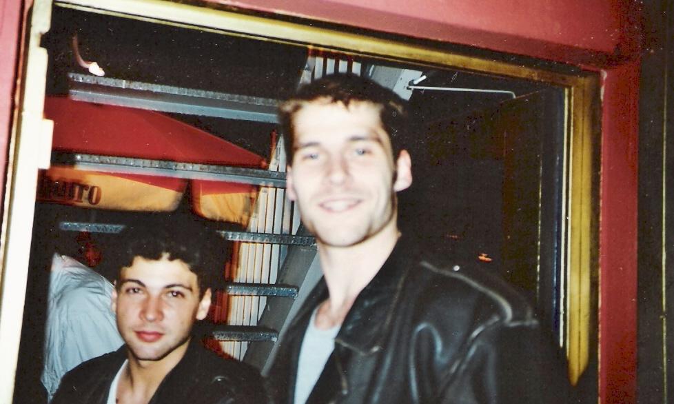 Christian Schiele (links) war einige Jahre Geschäftsführer auf dem "Boot". Der junge Mann daneben stand eine Zeit lang an der Tür. Sehr zur Freude etlicher Mädchen.