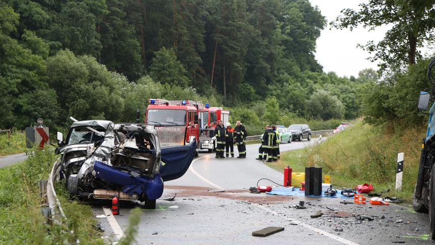 Pkw gerät in Gegenverkehr: Mann stirbt bei Cadolzburg