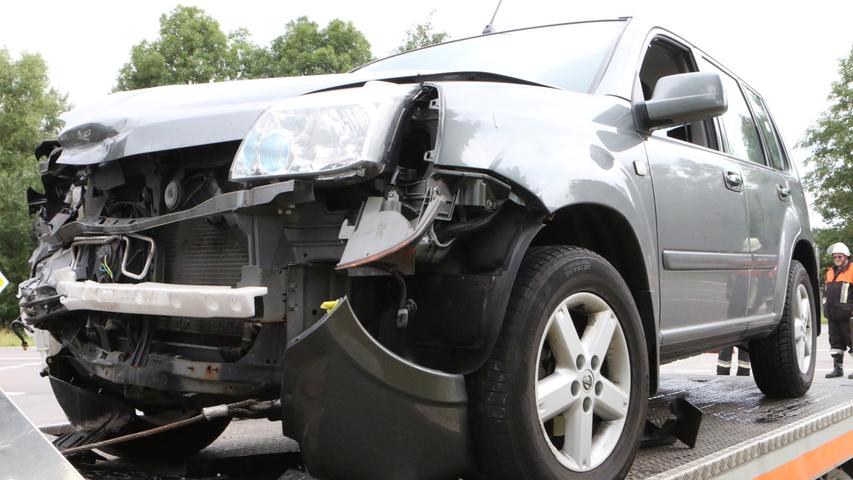 Hyundai überschlägt sich bei Verkehrsunfall in Pleinfeld