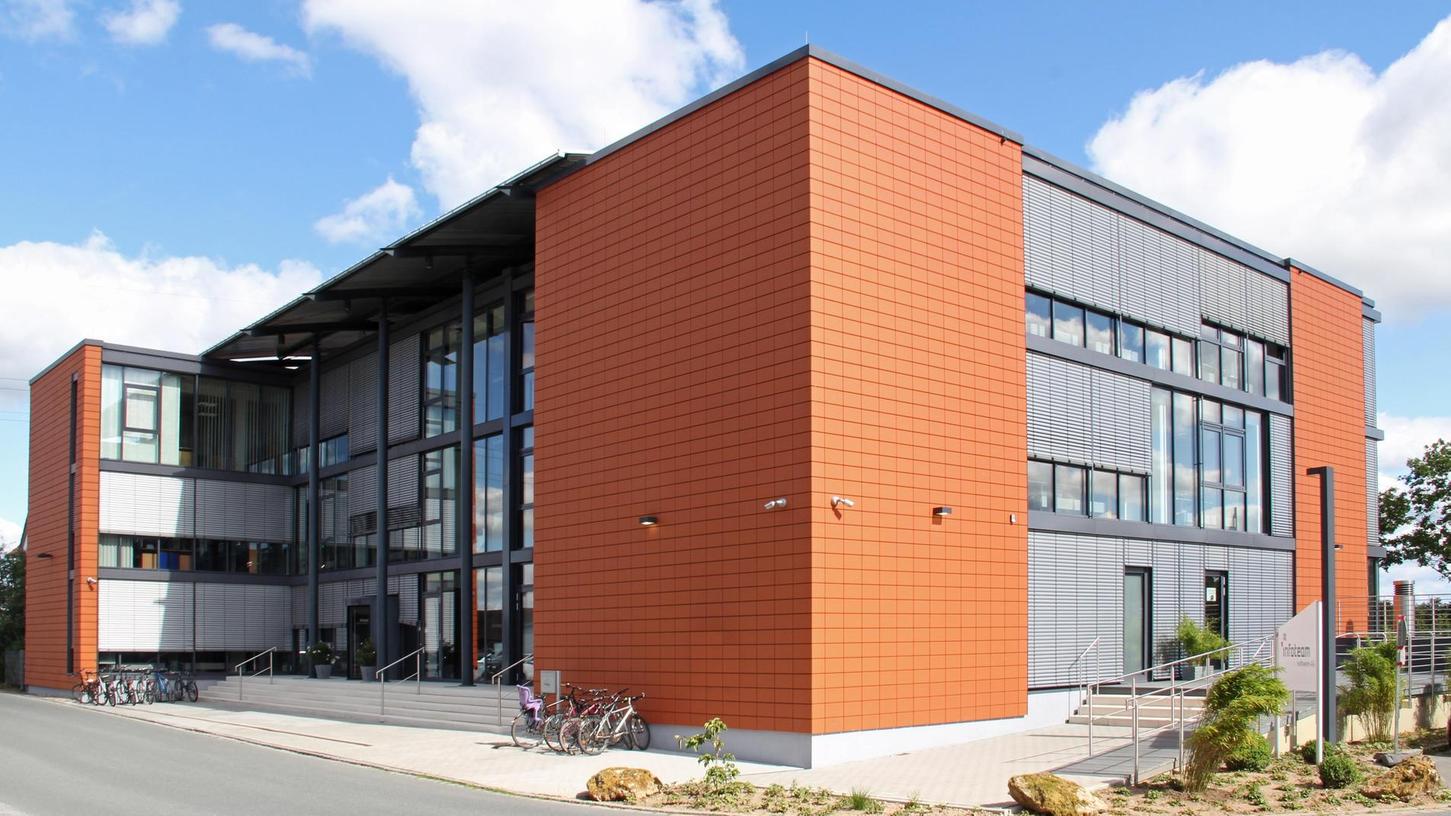 Die Infoteam Software AG hat den Hauptsitz in Bubenreuth mit einem Neubau erweitert. Das Unternehmen versteht dies als klares Bekenntnis zum Ort.