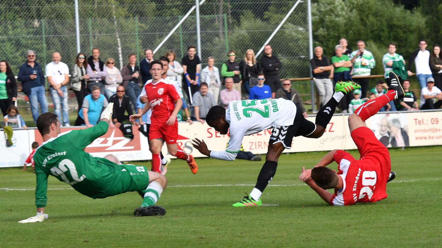 Wirklich ins Stolpern kam die Spielvereinigung Greuther Fürth - hier George Davies - gegen den ASV Zirndorf nicht.