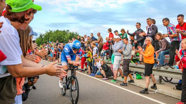 Jedes Jahr blickt die ganze Sportwelt einmal auf Roth im Süden Mittelfrankens - wenn Triathleten von überall her zum Challenge antreten und sich den Solarer Berg hoch plagen.