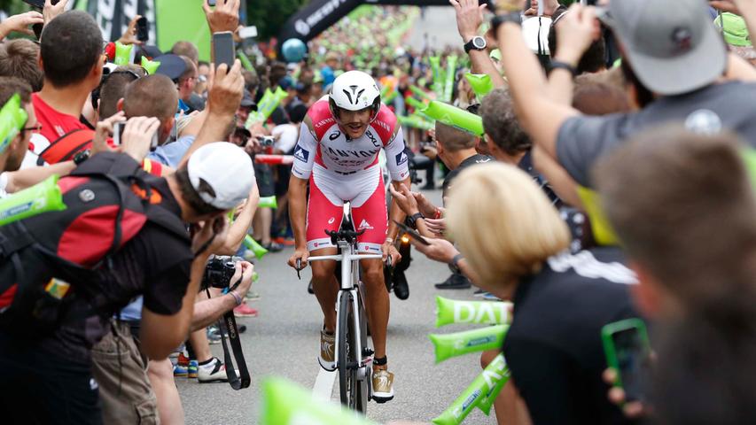 180 Kilometer sind auf der Strecke zu absolvieren. Bilder wie bei der Tour de France entstanden. Von mehr als 200.000 Zuschauern wurde Frodeno über die Distanz getragen und...