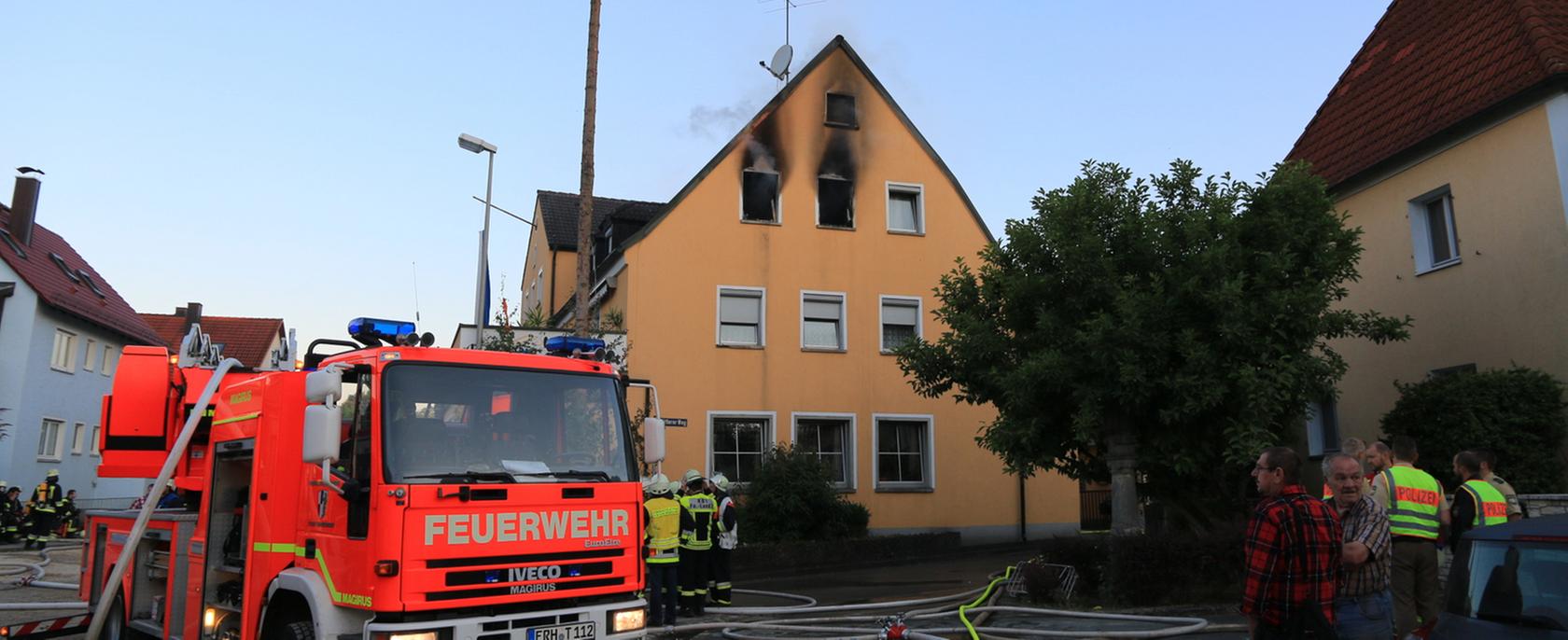 Eine Gastwirtschaft stand am Dienstagmorgen in Effeltrich in Flammen.