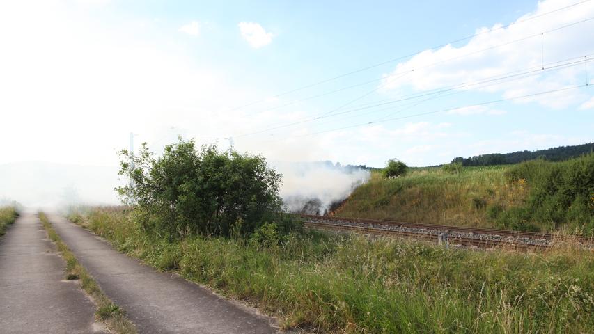 Defekte Bremsen an einem Zug lösten am Dienstagnachmittag wohl mehrere Brände an der Banstrecke zwischen Ansbach und Steinach aus.