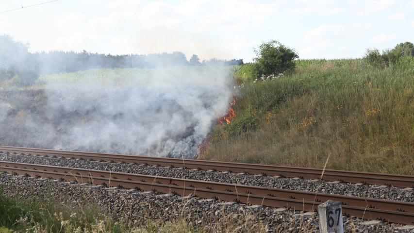 Defekte Bremsen an einem Zug lösten am Dienstagnachmittag wohl mehrere Brände an der Banstrecke zwischen Ansbach und Steinach aus.