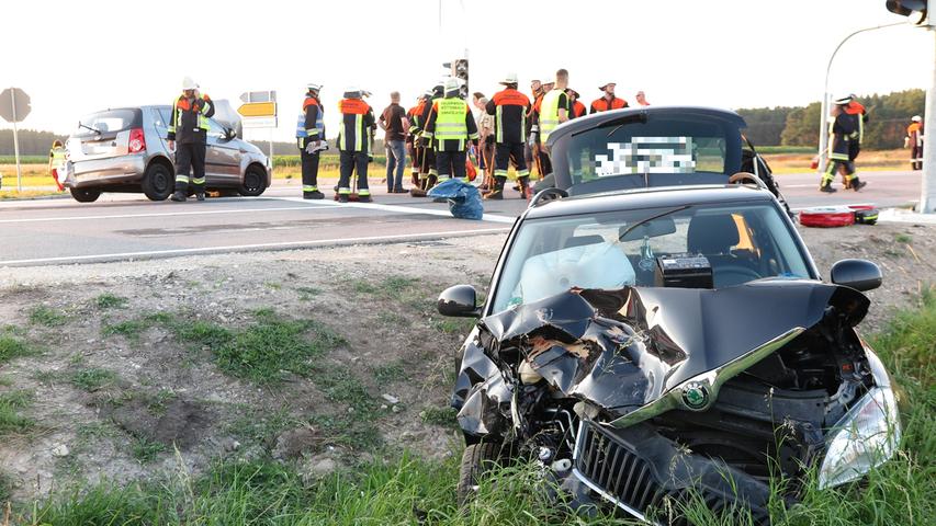 Wohl wegen einer Vorfahrtsmissachtung kam es am Dienstagabend auf der B2 nahe Mauk zu einem Zusammenstoß zweier Fahrzeuge. Keiner der Unfallbeteiligten wurde schwer verletzt.