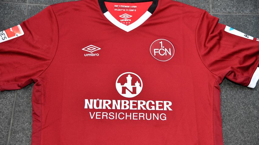 Rot bleibt der dominante Faktor des Heimtrikots. Das Logo des neuen Sponsors schmückt nun auch die Brust der Club-Profis - und wurde dafür extra in weiß aufgedruckt.