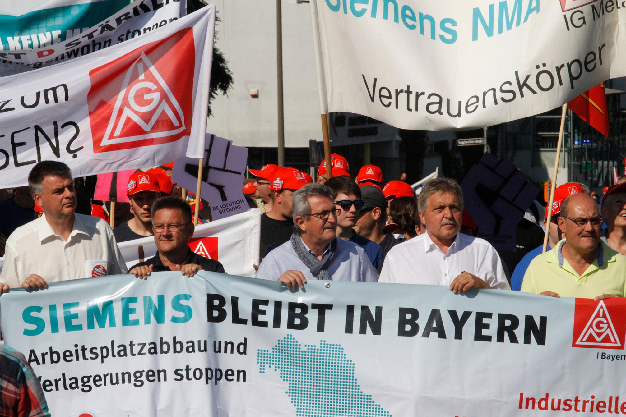 Siemens-Mitarbeiter Protestieren Gegen Stellenabbau